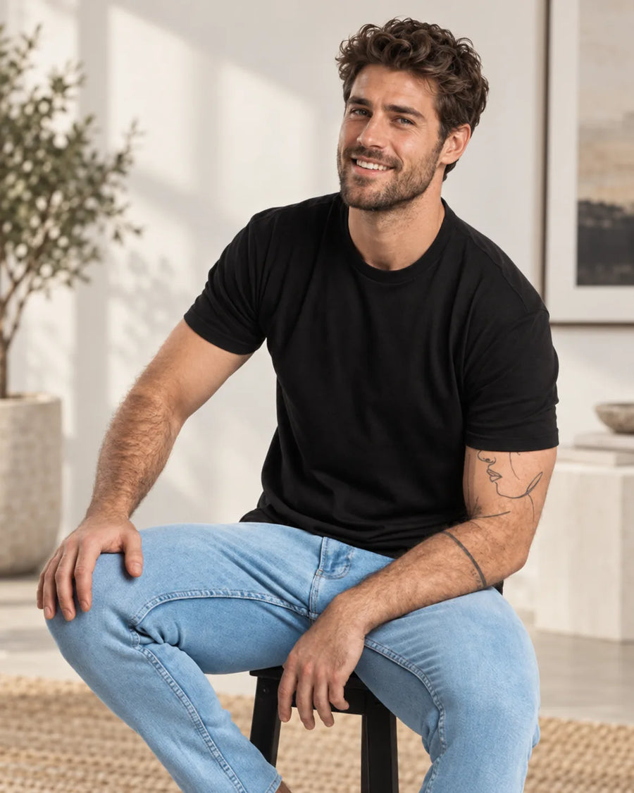 KOLP Essential T-shirt in Black — seated